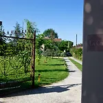 La Coralia Couette-café Massa (Tuscany)