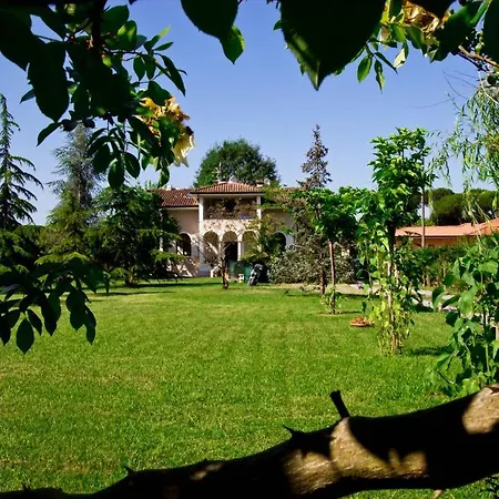 La Coralia Bed & Breakfast 2*